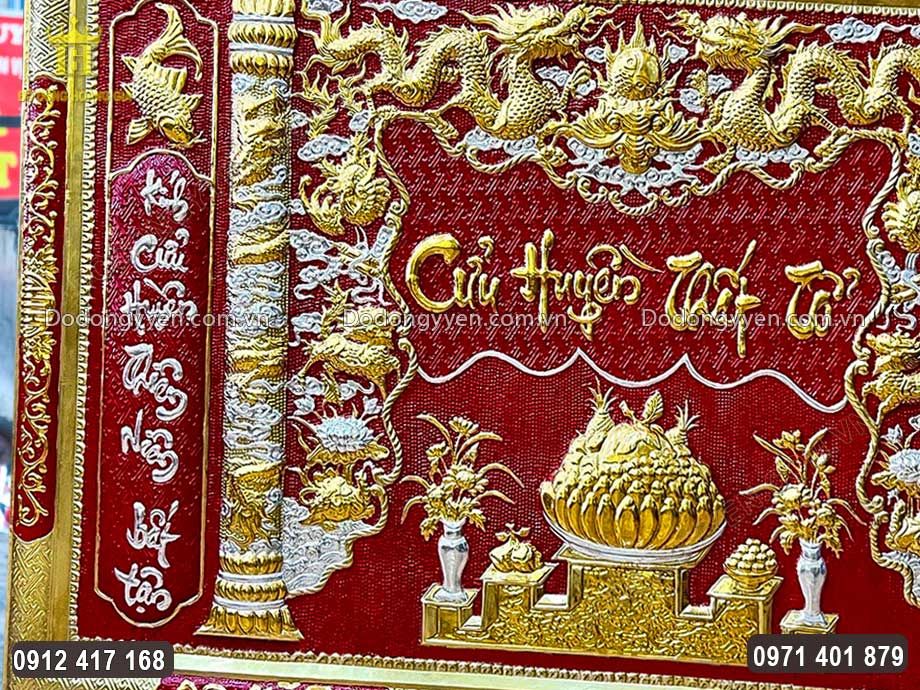 Đ&ocirc;i c&acirc;u đối được chạm th&uacute;c theo kiểu thư ph&aacute;p ở đối xứng hai b&ecirc;n